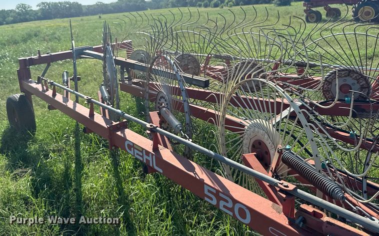 image for item ER2121 Gehl 520 hay rake