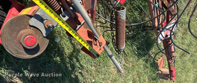 image for item ER2121 Gehl 520 hay rake