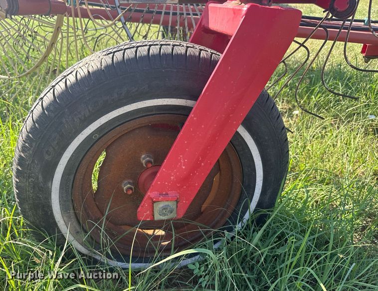 image for item ER2121 Gehl 520 hay rake