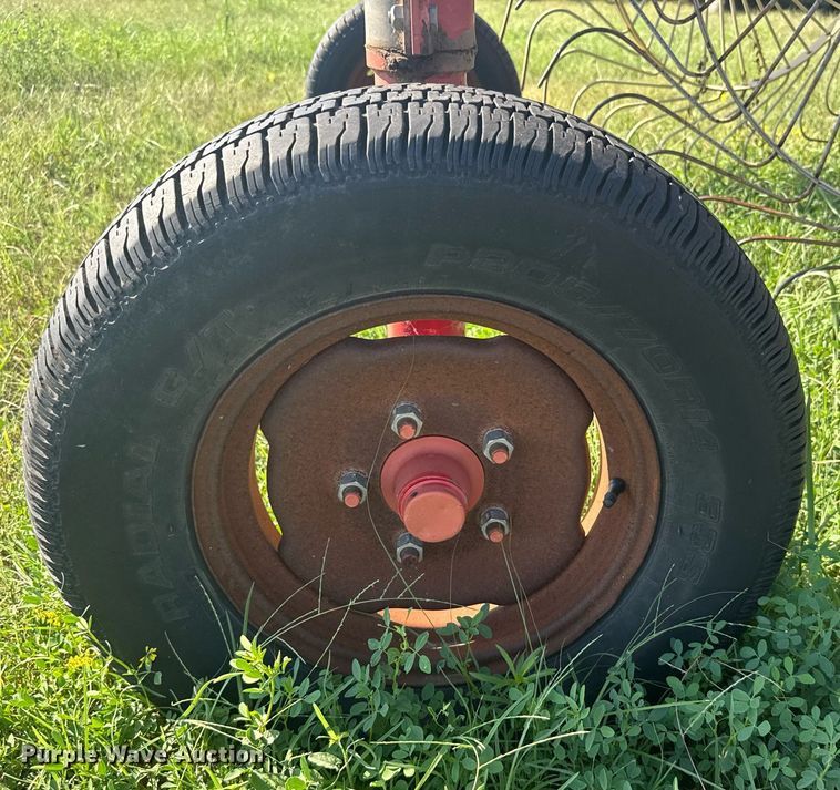 image for item ER2121 Gehl 520 hay rake