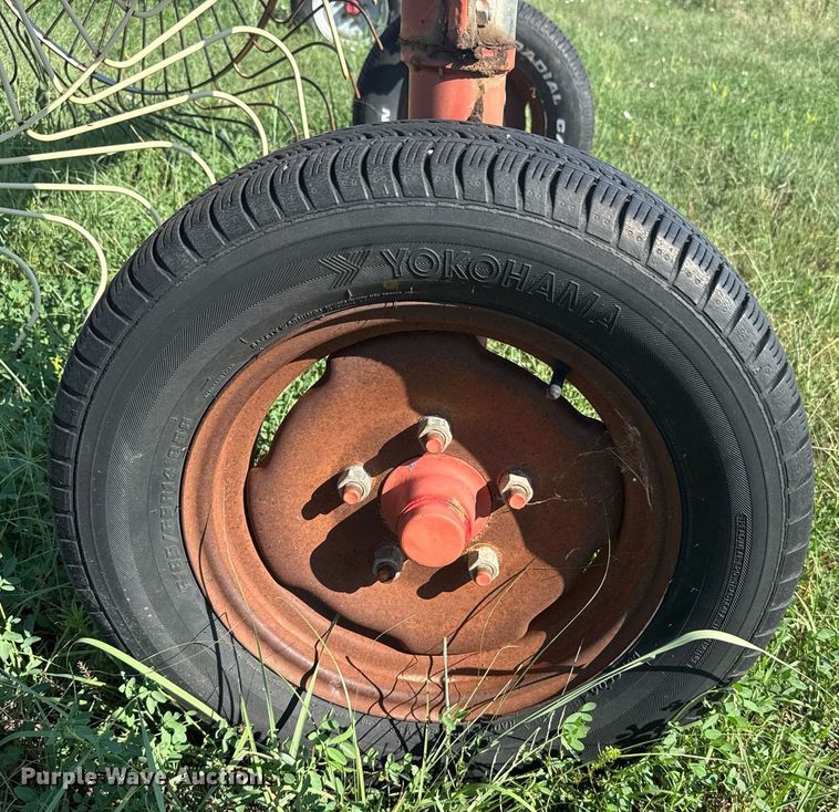 image for item ER2121 Gehl 520 hay rake