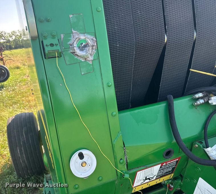 image for item ER2125 2012 John Deere 468 round baler