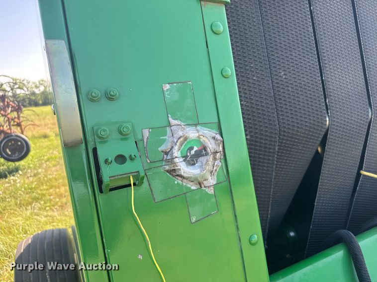 image for item ER2125 2012 John Deere 468 round baler