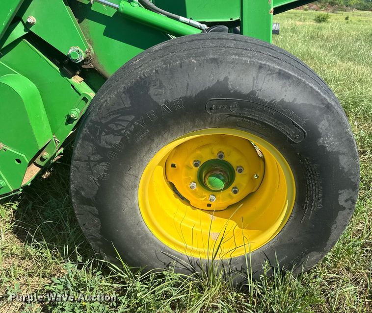 image for item ER2125 2012 John Deere 468 round baler