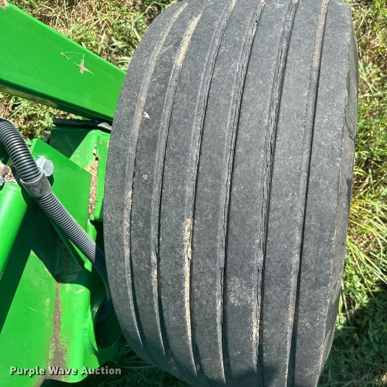 image for item ER2125 2012 John Deere 468 round baler