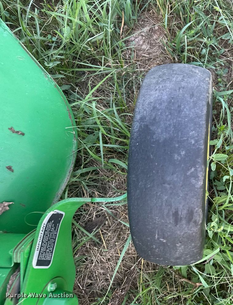 image for item ER2125 2012 John Deere 468 round baler