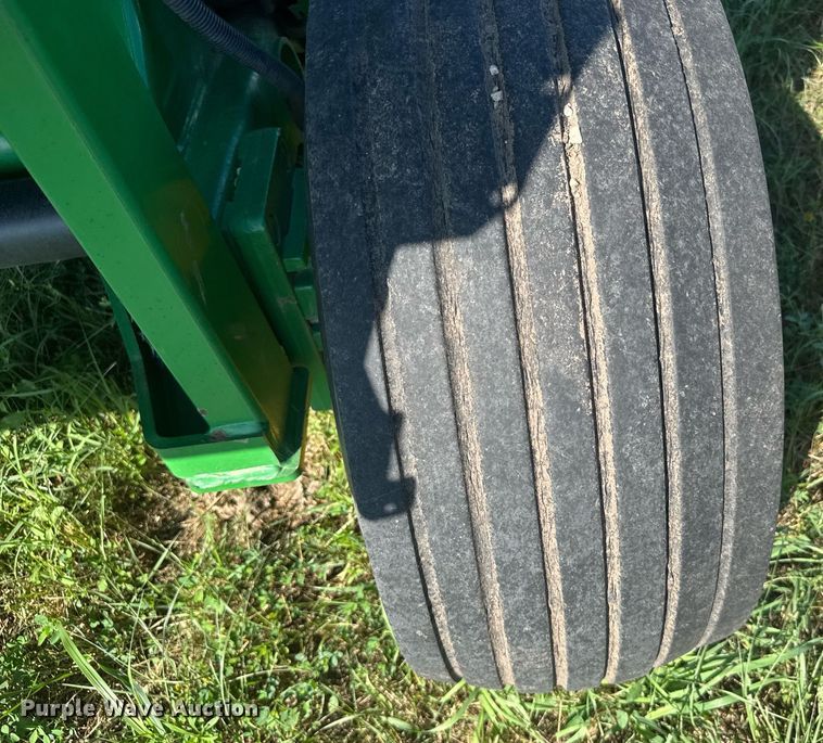 image for item ER2125 2012 John Deere 468 round baler