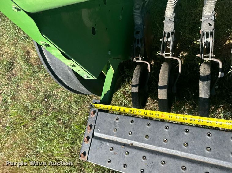 image for item ER2126 John Deere 8300 grain drill
