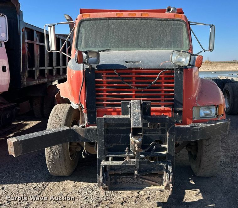image for item ER8369 1997 International 4900 dump truck