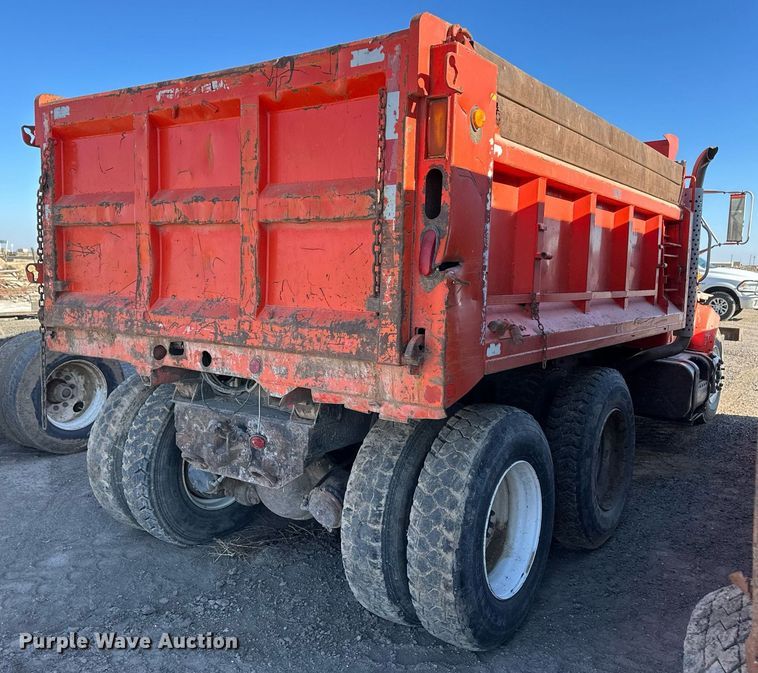 image for item ER8369 1997 International 4900 dump truck