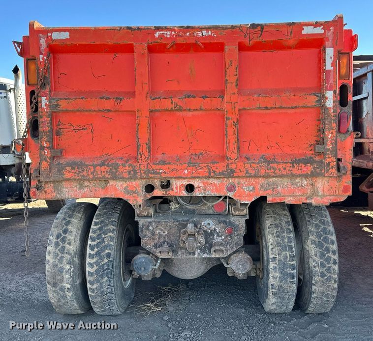 image for item ER8369 1997 International 4900 dump truck