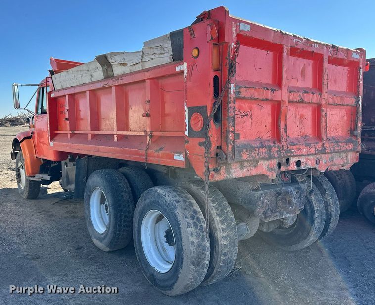 image for item ER8369 1997 International 4900 dump truck