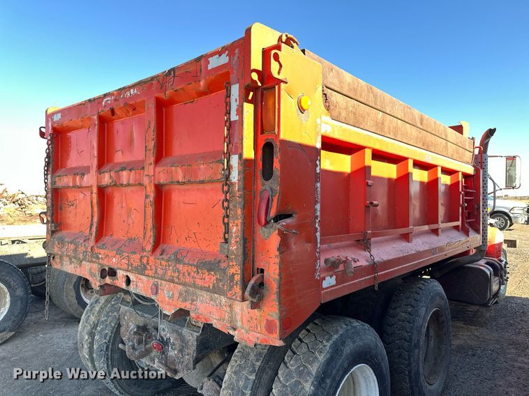 image for item ER8369 1997 International 4900 dump truck