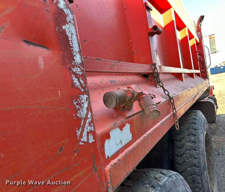 image for item ER8369 1997 International 4900 dump truck