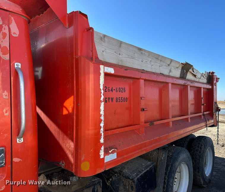 image for item ER8369 1997 International 4900 dump truck