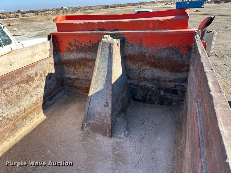 image for item ER8369 1997 International 4900 dump truck