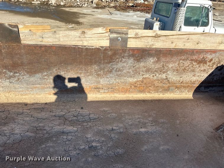 image for item ER8369 1997 International 4900 dump truck