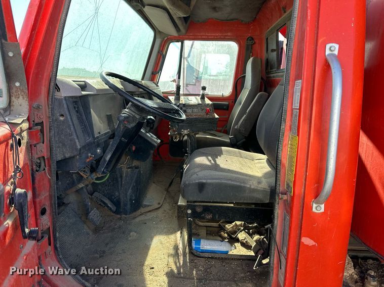 image for item ER8369 1997 International 4900 dump truck