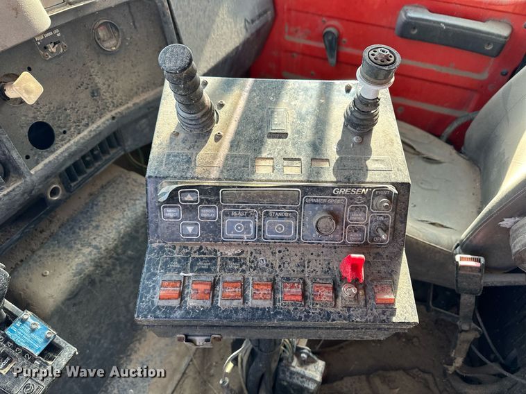 image for item ER8369 1997 International 4900 dump truck