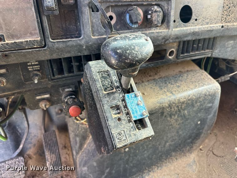 image for item ER8369 1997 International 4900 dump truck