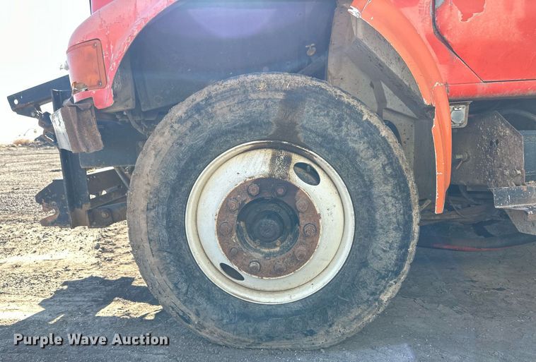 image for item ER8369 1997 International 4900 dump truck