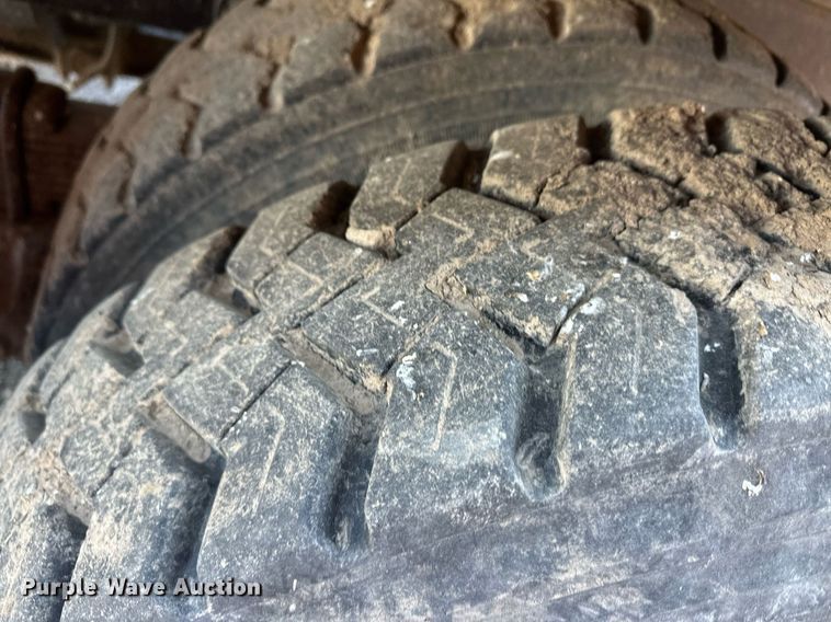 image for item ER8369 1997 International 4900 dump truck