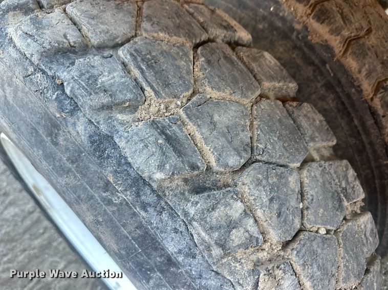 image for item ER8369 1997 International 4900 dump truck