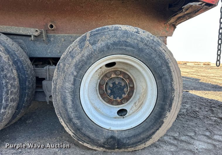 image for item ER8369 1997 International 4900 dump truck