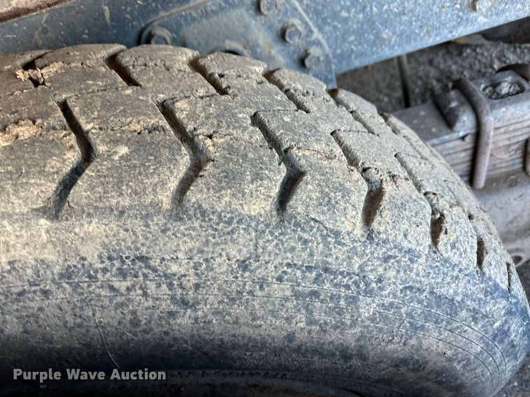 image for item ER8369 1997 International 4900 dump truck