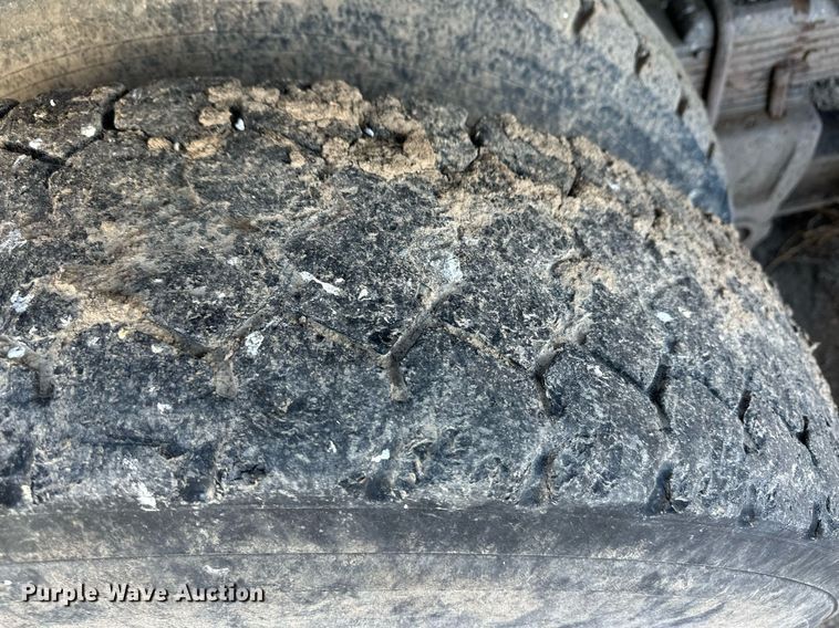 image for item ER8369 1997 International 4900 dump truck