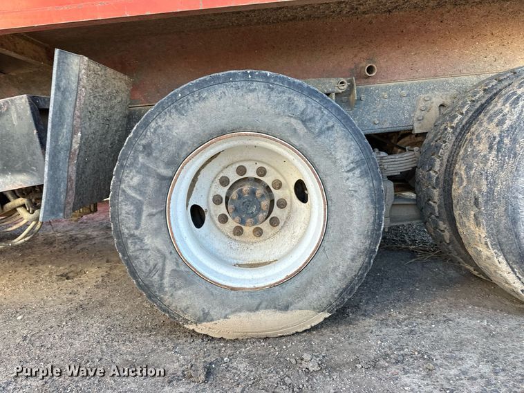 image for item ER8369 1997 International 4900 dump truck