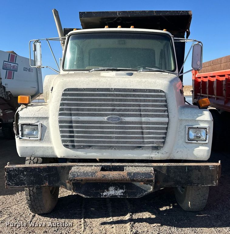 image for item ER8370 1994 Ford L7000 dump truck