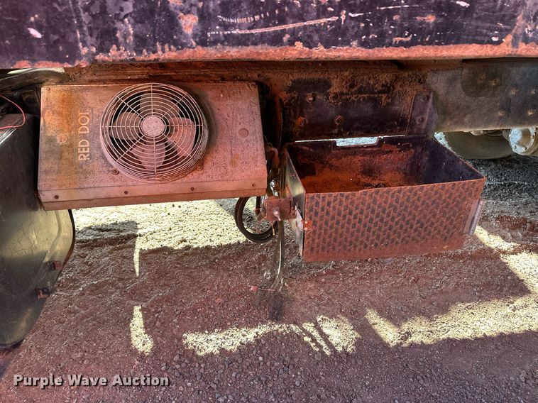 image for item ER8370 1994 Ford L7000 dump truck