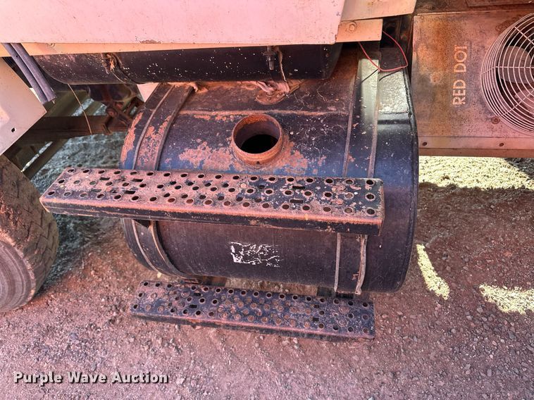 image for item ER8370 1994 Ford L7000 dump truck