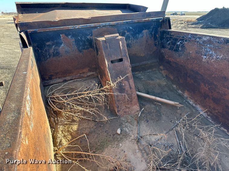 image for item ER8370 1994 Ford L7000 dump truck