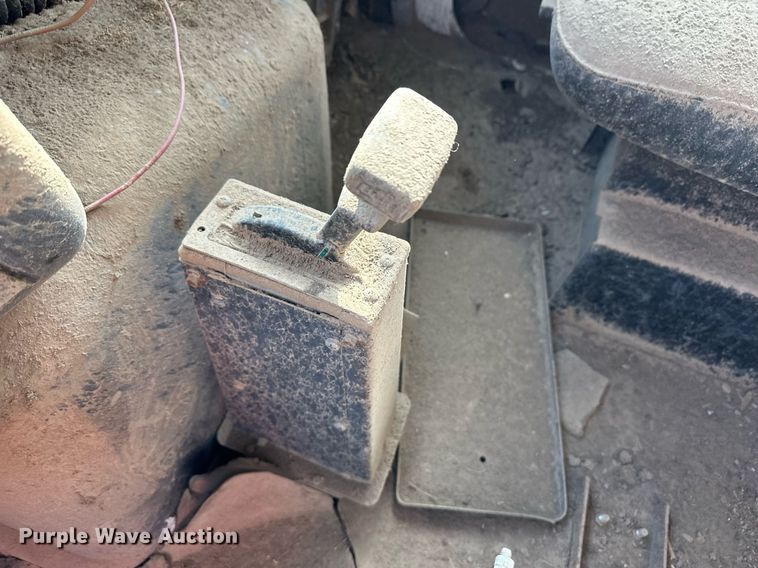 image for item ER8370 1994 Ford L7000 dump truck