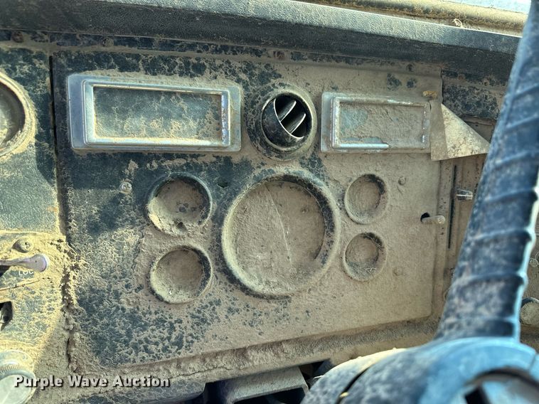 image for item ER8370 1994 Ford L7000 dump truck