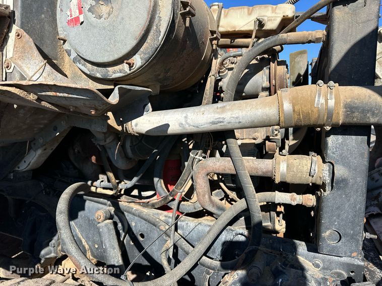 image for item ER8370 1994 Ford L7000 dump truck