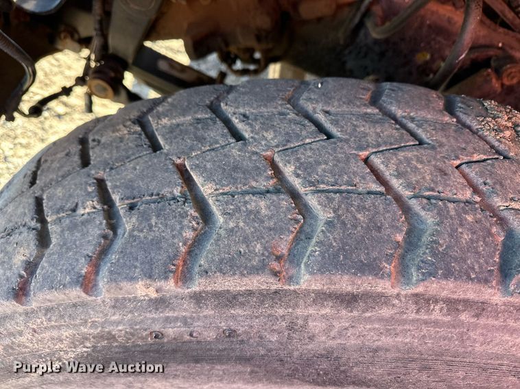 image for item ER8370 1994 Ford L7000 dump truck