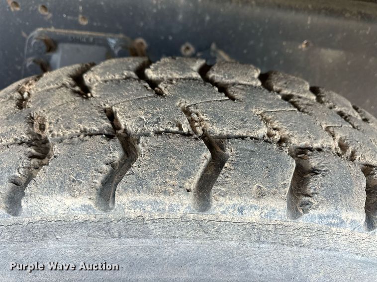 image for item ER8370 1994 Ford L7000 dump truck