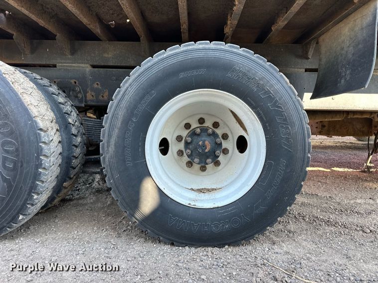 image for item ER8370 1994 Ford L7000 dump truck