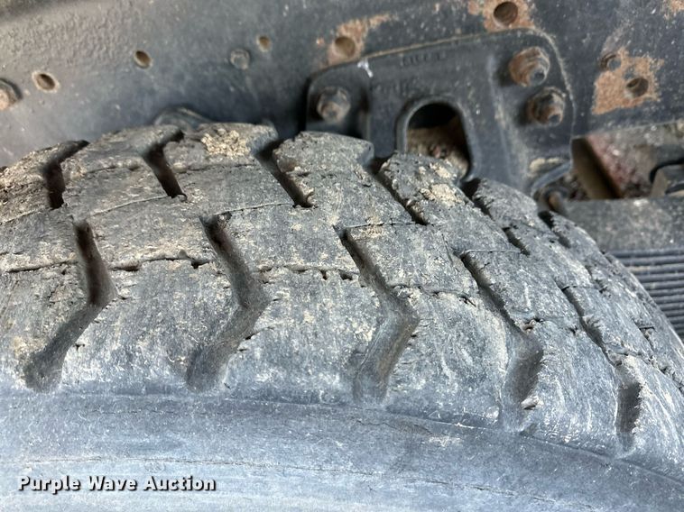 image for item ER8370 1994 Ford L7000 dump truck