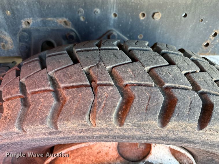 image for item ER8370 1994 Ford L7000 dump truck