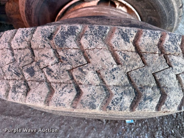 image for item ER8370 1994 Ford L7000 dump truck