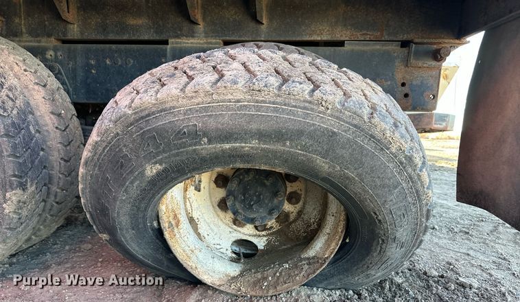 image for item ER8370 1994 Ford L7000 dump truck