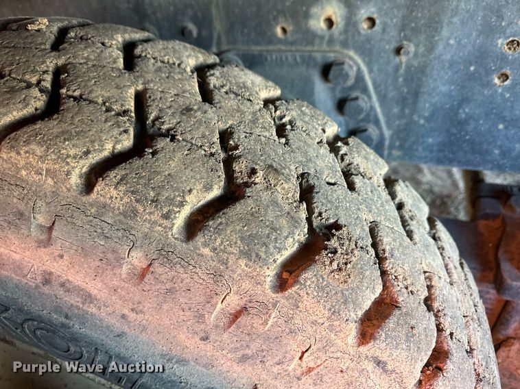 image for item ER8370 1994 Ford L7000 dump truck