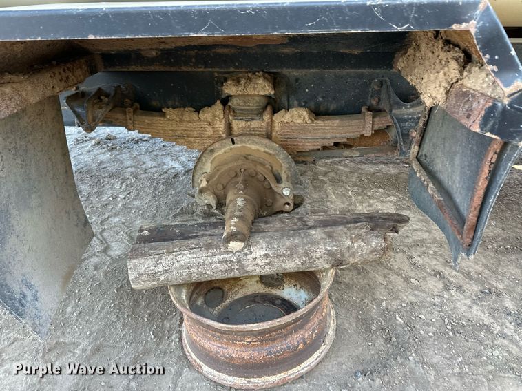 image for item ER8371 2015 International  7400 feed mixer truck