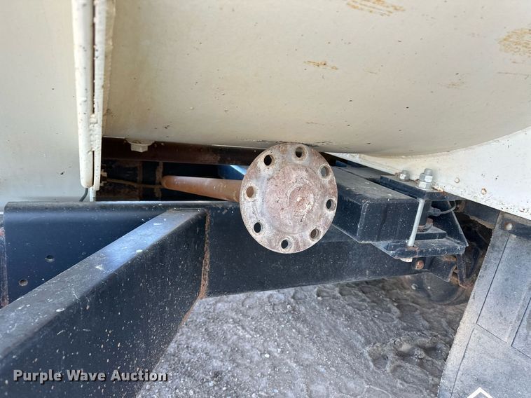 image for item ER8371 2015 International  7400 feed mixer truck