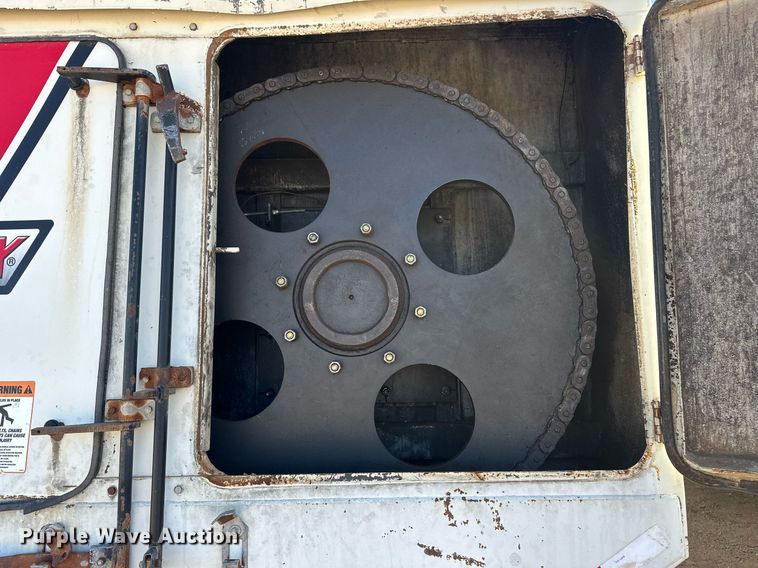 image for item ER8371 2015 International  7400 feed mixer truck