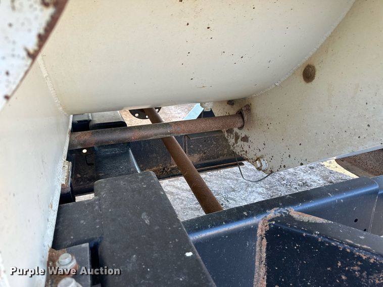 image for item ER8371 2015 International  7400 feed mixer truck